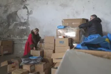Na humanitární dobrovolníky na Ukrajině dopadá únava. Zdržuje je administrativa i kolony