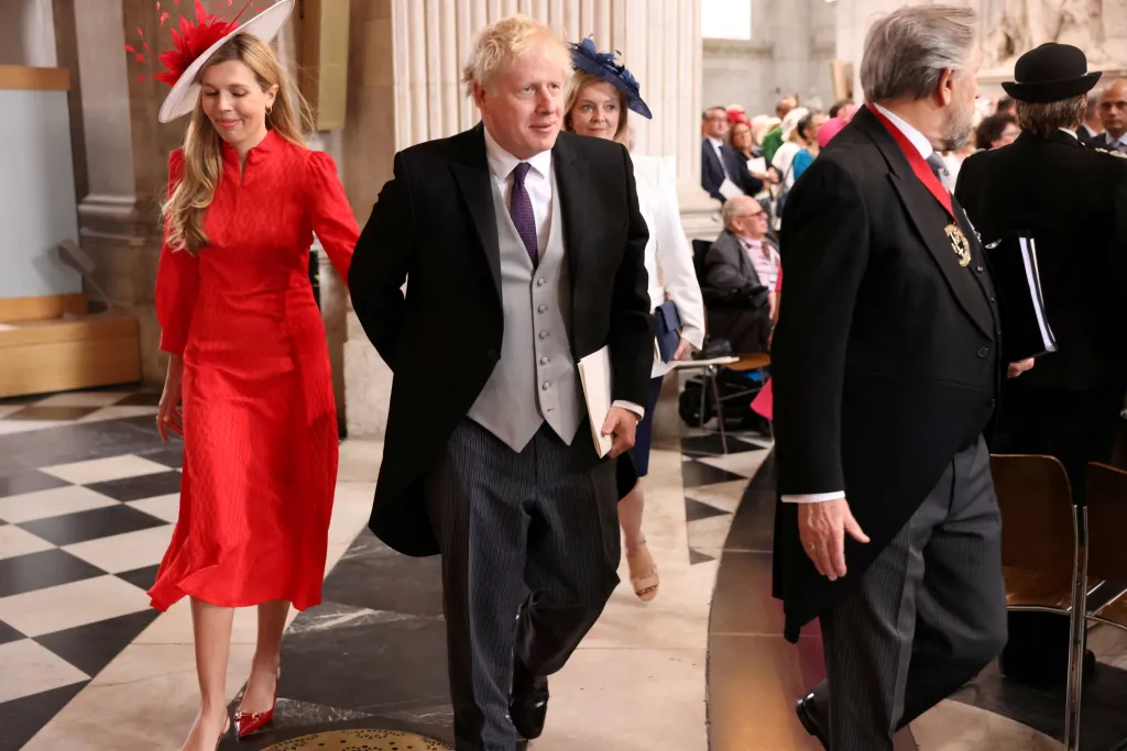 Na bohoslužbu přišel i úřadující britský premiér Boris Johnson