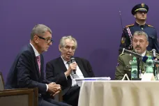 Zeman i Babiš podpořili investice do armády a její modernizaci. Prezident doporučil vyzbrojení drony