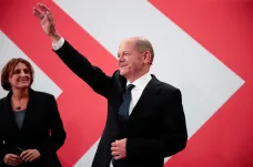 Podle odhadů vede v německých volbách SPD. Konzervativci přesto věří v udržení kancléřství