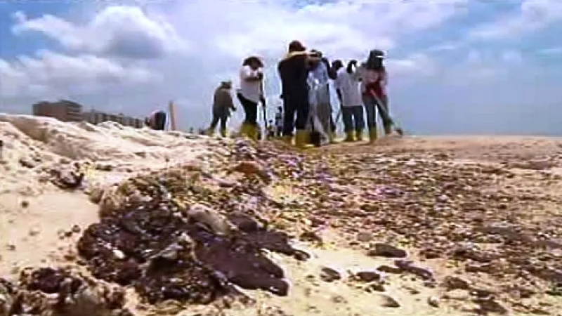 Ropa zasáhla pláže u Mexického zálivu