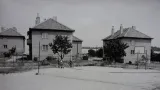 Díky armádě vznikly nejen tyto domy, ale také nedaleká kasárna