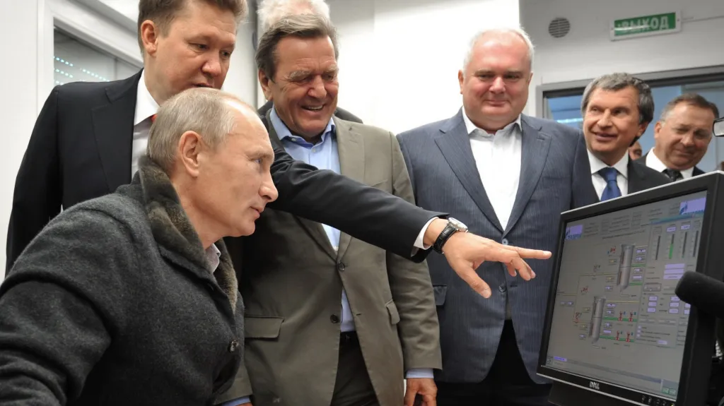 Putin, Miller a Schröder při slavnostním napouštění plynovodu Nord Stream