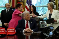 Trump zvýšil clo na dovoz oceli a hliníku na padesát procent