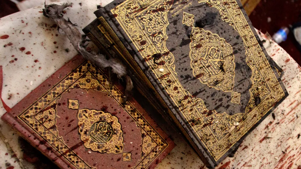 Korán s krvavými skvrnami