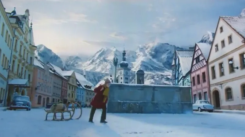V reklamě na čokoládu se centrum Lokte proměnilo v horskou vesnici