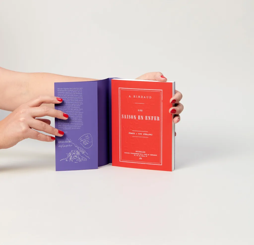 Nejkrásnější české knihy: V kategorii krásné literatury zaujal porotu monografický esej věnovaný prokletému básníku Rimbaudovi z nakladatelství Revolver Revue. Autorkou grafické úpravy je Josefina Karlíková.