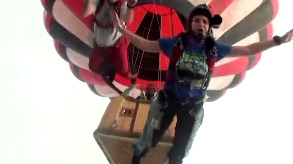 Poslední záběry letícího balónu