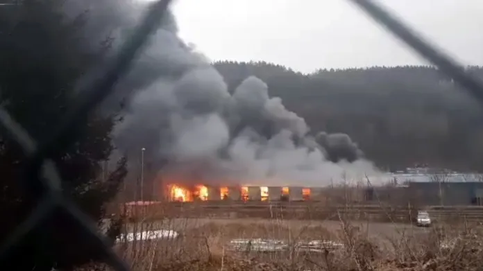 Požár továrny v Chrastavě