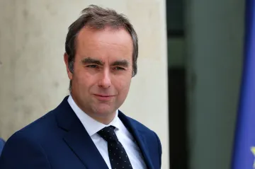 Macron jmenoval nového francouzského premiéra