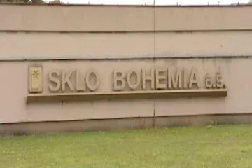 Části zaměstnanců Crystalexu svitla naděje, zbytek skončí na podpoře