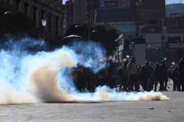 Demonstranti v Bolívii blokují silnice do hlavního města, policie zadržela desítky lidí