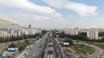 V Damašku se u příležitosti oslav 1. výročí pádu Bašára Asada uskutečnila vojenská přehlídka