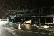 Provoz na D1 vpodvečer zastavil požár autobusu, už je ale znovu průjezdná