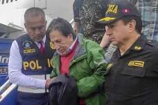 Peruánského exprezidenta Toleda vydali do vlasti. Čeká na soud ve stejné věznici jako jeho předchůdce a nástupce