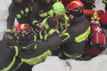 V zavaleném italském hotelu našli deset živých lidí