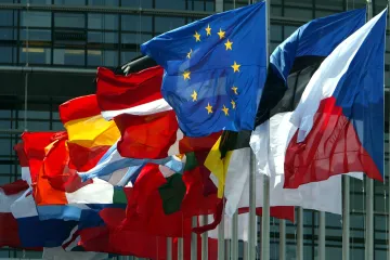 Historická sázka či rozjetý vlak. Největší rozšíření EU provázely obavy i očekávání