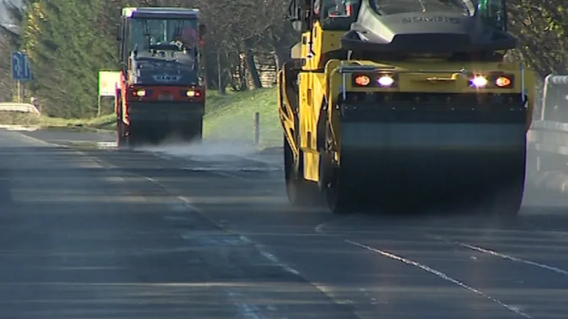 Pokládání asfaltu