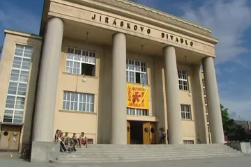 V Hronově začal festival ochotnického divadla