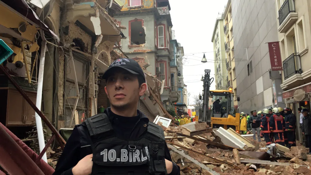 V centru Istanbulu se zřítily dvě budovy