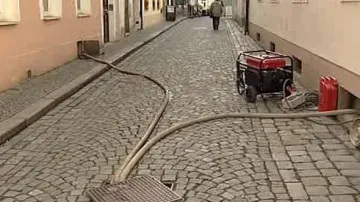 Odčerpávání vody ze sklepů