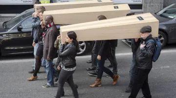 Symbolický pohřeb utopených uprchlíků