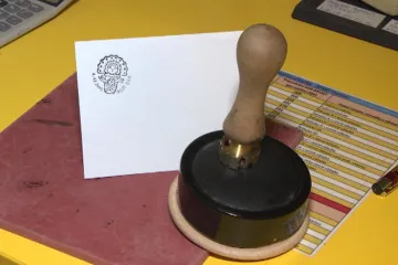 Ježíškovu poštu na Božím Daru zahrnou lidé a děti kilogramy dopisů