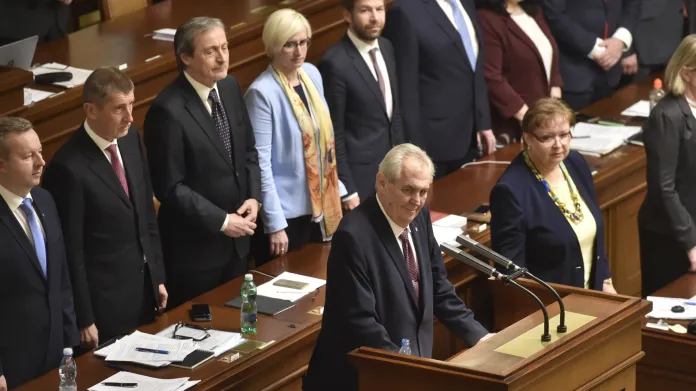 Miloš Zeman přišel menšinovou vládu Andreje Babiše podpořit přímo do sněmovny