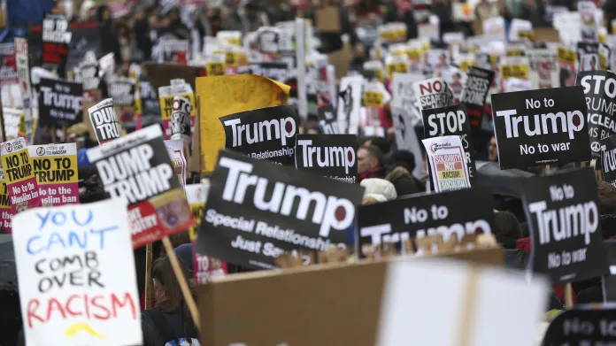 Protest proti dekretu Donalda Trumpa v Londýně