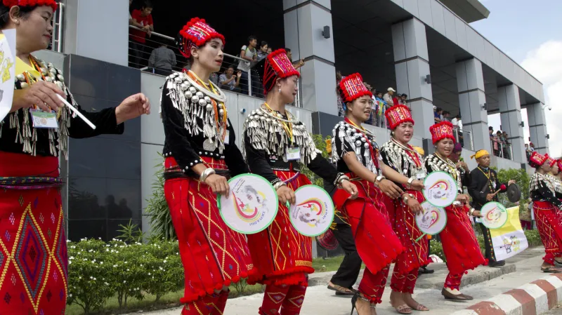 Uvítací tanec pro papeže Františka