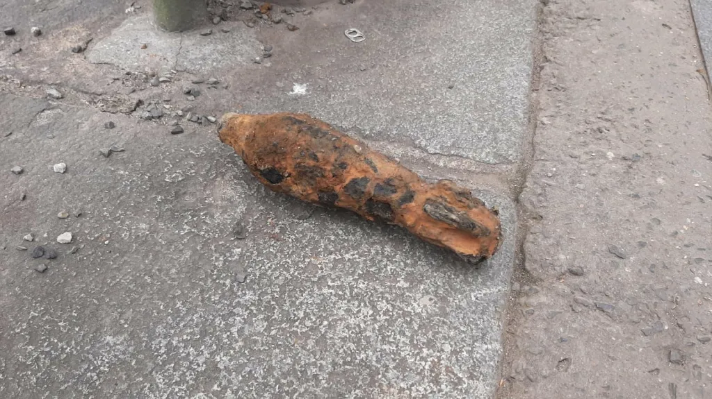 Granát nalezený ve Vltavě