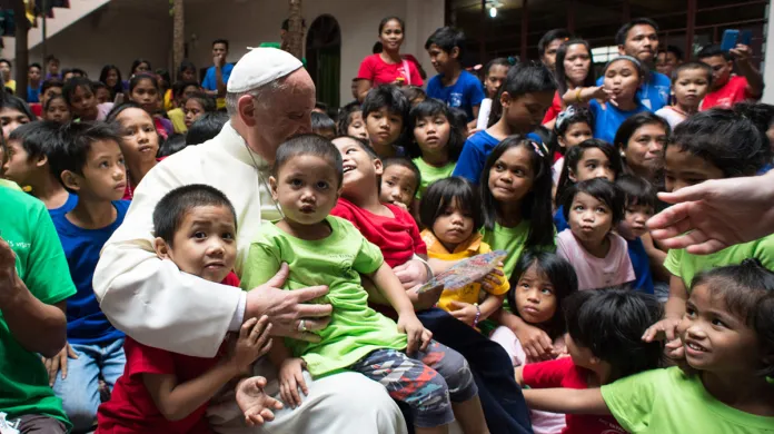 Papež František s filipínskými dětmi