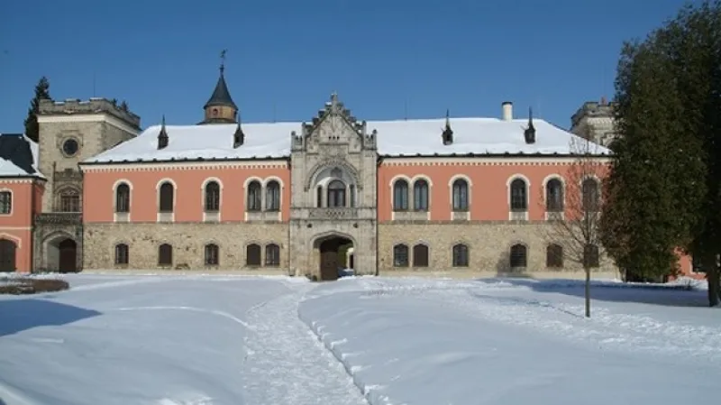Zámek Sychrov v zimě