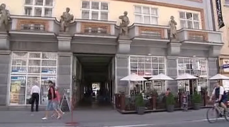 Machoňova pasáž v Pardubicích je vzácnou ukázkou stylu Art Deco.