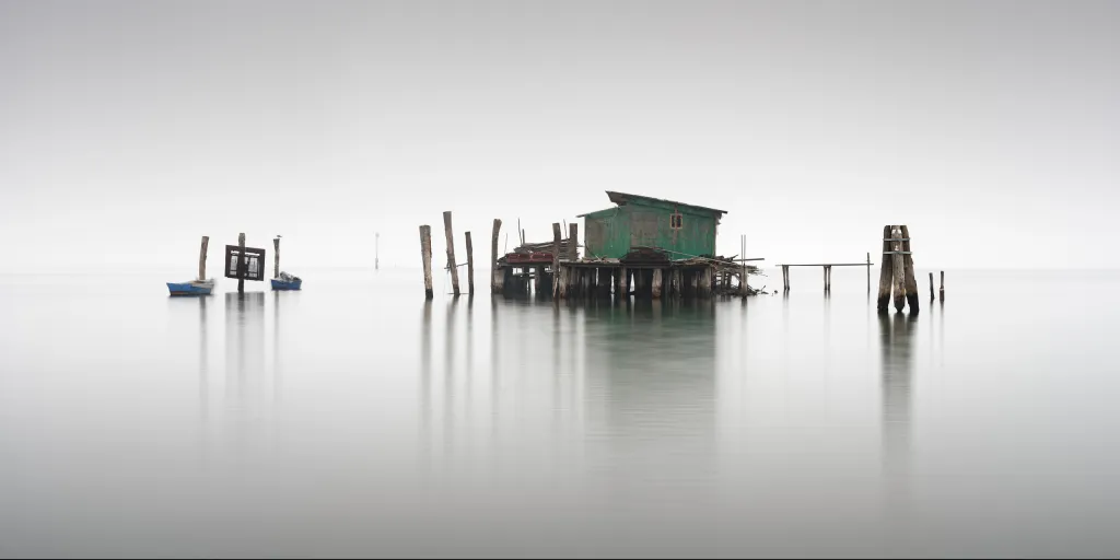 Finalista soutěže Sony World Photography Awards 2018 v kategorii Professional a v tematickém okruhu Krajina. Fotografie z cyklu Casoni.