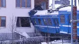 Švédská uklízečka nabourala vlakem do domu