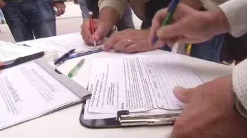 Němci podepisují petici za odvolání starosty Duisburgu