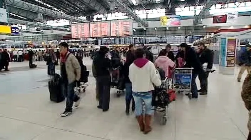 Mongolští dělníci na letišti