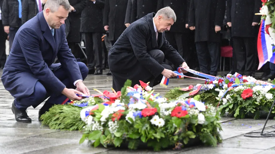 Předseda vlády ČR Andrej Babiš (vpravo) a slovenský premiér Peter Pellegrini (vlevo)