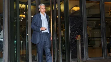 Bývalý externí redakční poradce Michael Prescott