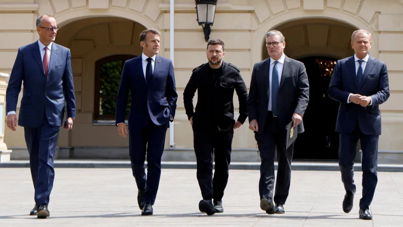 Setkání evropských lídrů v Kyjevě, 10. 5. 2025. Zleva: německý kancléř Friedrich Merz, francouzský prezident Emmanuel Macron, ukrajinský prezident Volodymyr Zelenskyj, britský premiér Keir Starmer a polský premiér Donald Tusk