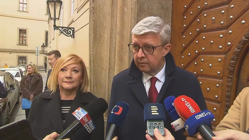 První místopředseda hnutí Karel Havlíček a místopředsedkyně hnutí Alena Schillerová (oba ANO) k jednání o programu vlády