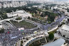 Netanjahu odloží reformu justice o několik týdnů. Protestovaly proti ní opět desítky tisíc lidí