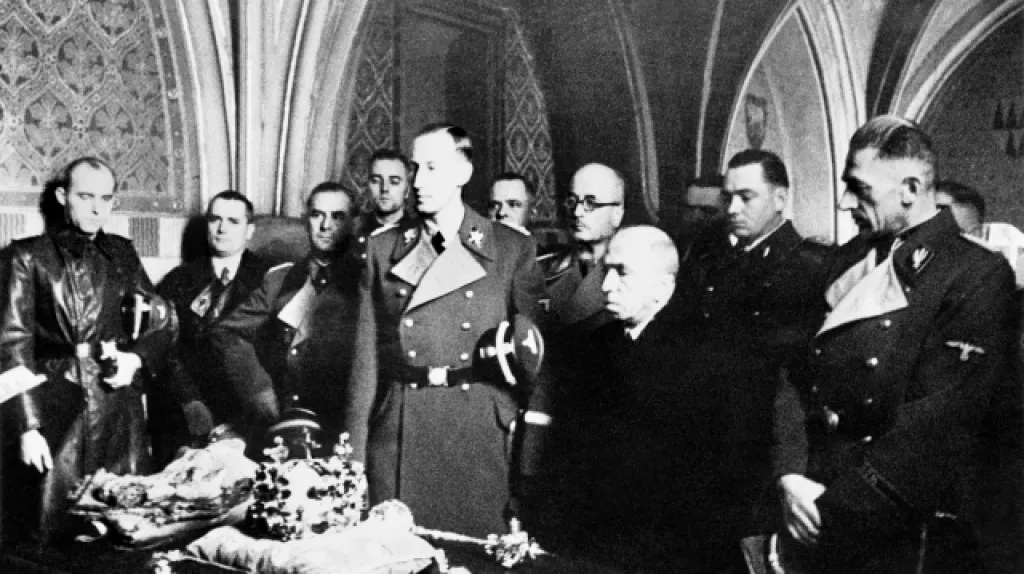 Reinhard Heydrich, Emil Hácha a Karl Hermann Frank ve Svatováclavské kapli v roce 1941