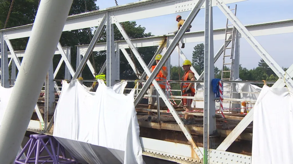 Pro auta byl most uzavřený už od ledna 2017