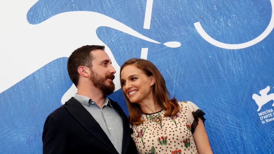 Pablo Larraín a Natalie Portmanová na festivalu v Benátkách