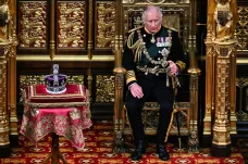 Královnu Alžbětu II. trápí zdravotní problémy. Novou schůzi britského parlamentu místo ní zahájil princ Charles