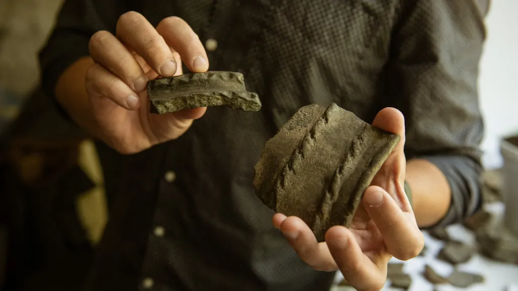 Keramika nalezená po ústupu vody z Kachovské přehrady