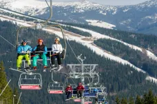 Reportéři ČT: Milionáři se přou o pozemky ve Špindlerově Mlýně, omezilo to lyžování na Hromovce