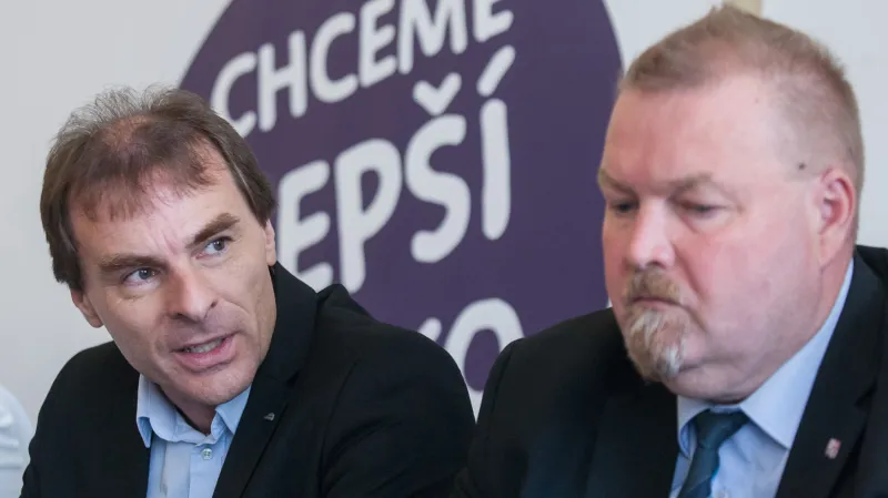 Vlevo Jaroslav Popelka, vpravo kandidát v Třebíči Miloš Hrůza